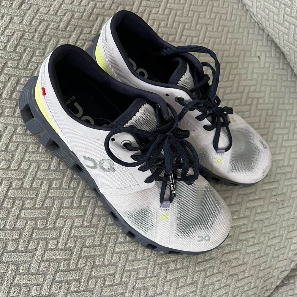 On cloud Womens Sneakers